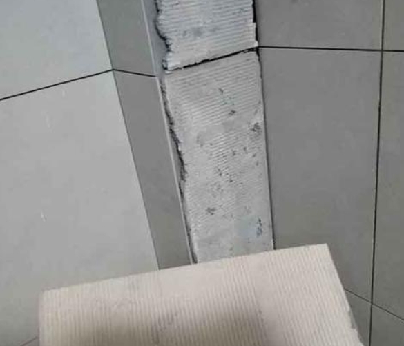 莲湖瓷砖空鼓维修公司分享下厨房瓷砖脱落的补救措施。